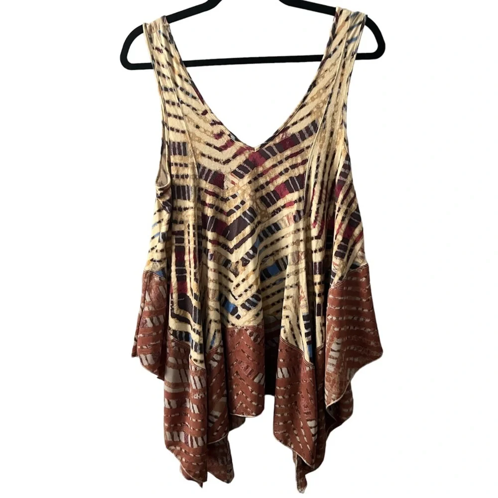 FREE PEOPLE | SLEEVELESS HANDKERCHIEF HEM ASYMMETRICAL TOP - Picture 2 of 9